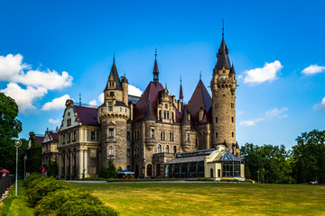 Pałac we wsi Moszna,Polska © Senatorek