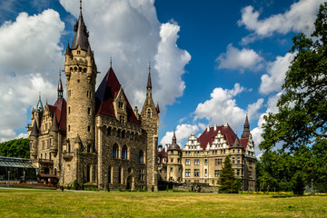 Pałac we wsi Moszna,Polska