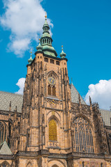 Obraz premium St. Vitus Cathedral in Prague in a beautiful summer day