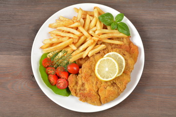 kotlet schabowy z frytkami