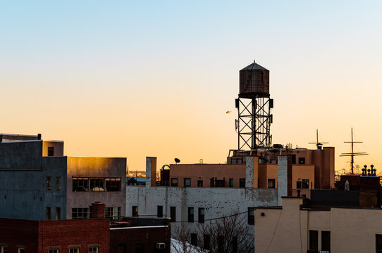 Water Tower au coucher du soleil &agrave; New-York