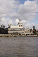 La Tamise et la cathédrale Saint Paul à Londres