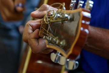 Live musical performance of Brazilian popular music with acoustic guitar