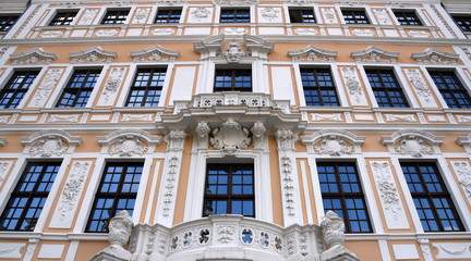 Glanzvolle Fassade des Taschenbergpalais im Stil des Barock