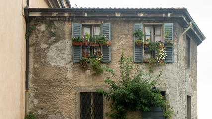 Fototapeta na wymiar window in an old house
