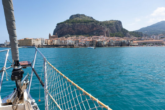 Sailing to Cefalù, Sicily, Italy 