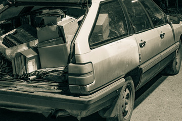 Obraz premium unnecessary garbage carried in the trunk of an old car