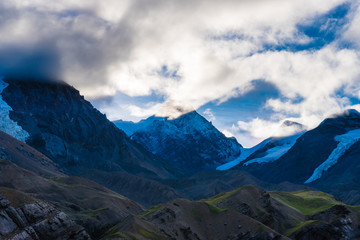 Fototapeta premium Nature view with snowy peaks in Annapurna Conservation Area, Nepal
