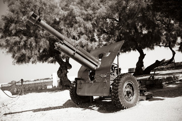 Italian anti-tank gun, from the second world war. Ancient cannon exhibited in the municipal villa of Trani, as a monument to commemorate the war. In Puglia, near Bari, Barletta, Andria.