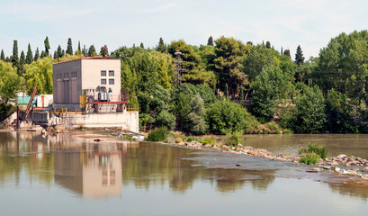 Hydroelectric power station on the river Ebro - obrazy, fototapety, plakaty