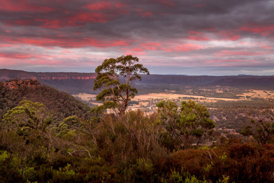 Clifftop sunset and valley views from Lithgow