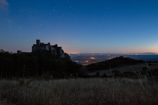 castillo en la monta&ntilde;a