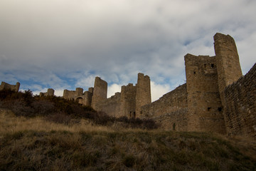 castillo en la montaña