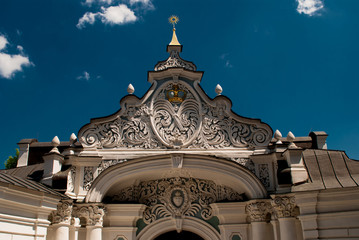Obraz premium Roof details and elements of an old building against a blue sky and clouds