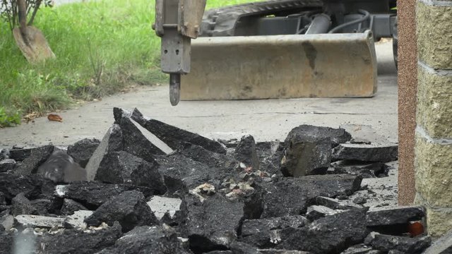 Tractor Hydraulic Hummer Break Asphalt On Street Site Crusher Crush Asphalt
