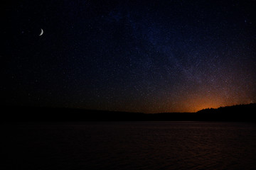 Naklejka premium Dark night sky with the orange glow