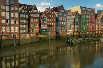 Naklejka premium Historische Häuser am Nikolaifleet in Hamburg