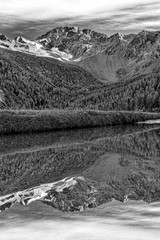 Monte Disgrazia riflesso nell'acqua, Alpi, Italia
