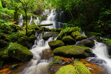 Smooth falling water 