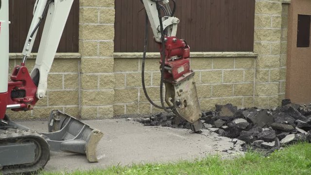 Tractor Hydraulic Hummer Break Asphalt On Street Site Crusher Crush Asphalt