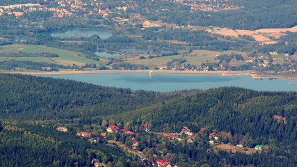 Zbiornik Sosnówka, sztuczny zalew/zbiornik wody pitnej w południowej części Kotliny Jeleniogórskiej, zbiornik retencyjno-wodociągowy, zasilany wodami Podgórnej, Sośniaka i Czerwonki