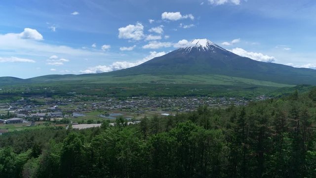 Mt. Fuji Captured from Mt. Takazasu in Oshino Vil., Yamanashi Pref. in May (real time)