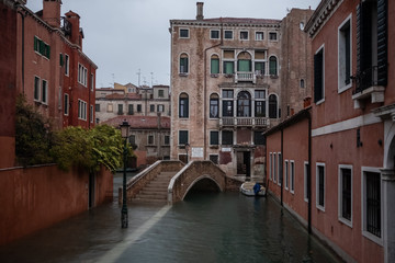 Fototapeta na wymiar Exceptional Acqua Alta - High Tide Floods in Venice, Italy on 29 October 2018. 70% of the lagoon city has been flooded by waters rising 149 centimetres above sea level.