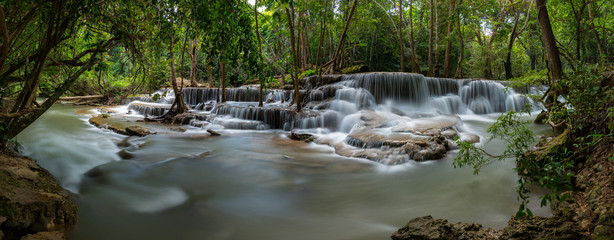 Fototapeta premium Smooth falling water 