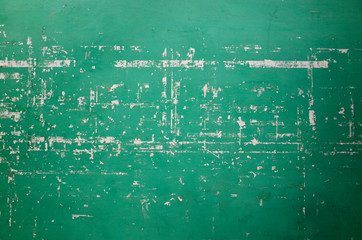 剥がれたテープの跡　緑の壁