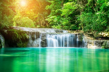 Foto op Plexiglas Erawan-waterval bij tropisch bos van nationaal park, Thailand © totojang1977