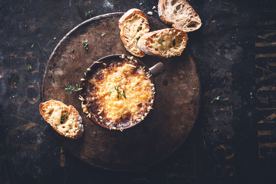 Soupe &agrave; L' Oignon et Gruy&egrave;re Gratin&eacute;e