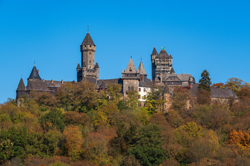 Obraz premium Schloß Braunfels im Herbst