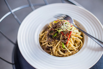 Black pepper beef pasta