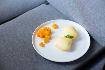 Mango dessert cakes