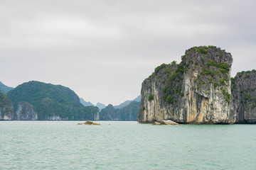 Naklejka premium Famous Halong bay in Vietnam, UNESCO
