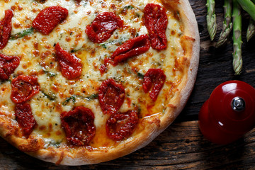 Pizza mozzarella with dried tomato