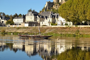 Toue sur la Vienne à Chinon