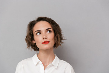 Portrait of a smiling young woman
