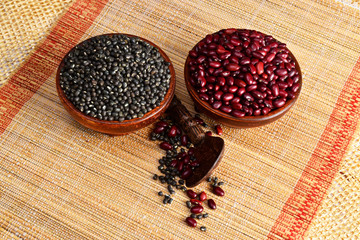 uncooked pulses concept, kidney beans and urad daal in bowl on placemats.