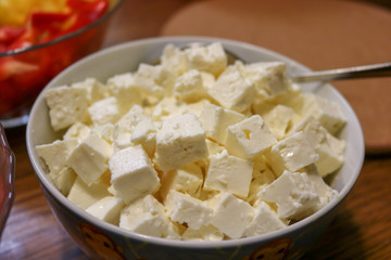 Schafskäse klein geschnitten 
