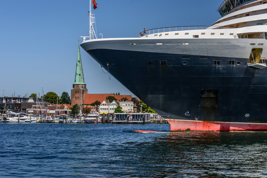 3764  The Queen in Travem&uuml;nde