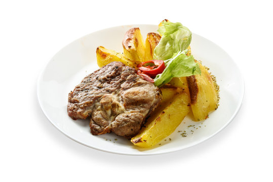 Grilled steak with potatoes
