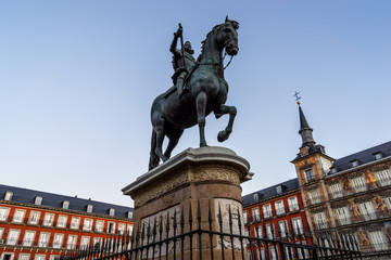 Fototapeta na wymiar Statue of King Philip III in the Plaza de Mayor, Madrid Spain