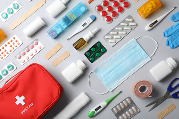 Flat lay composition with first aid kit on gray background - obrazy, fototapety, plakaty