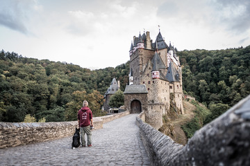 An der Burg Elz