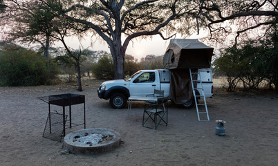 Offroad 4x4 vehicle with tent in the roof