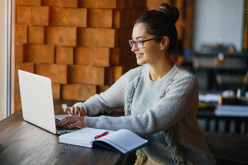girl working on a laptop at a restaurant