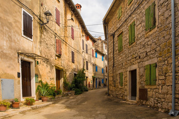 Fototapeta na wymiar A street in the historic hill village of Bale (also called Valle) in Istria, Croatia 