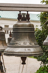 Obraz premium Old Church bell. Yaroslavl. Russian Federation. Bell established on the monastery grounds for review by tourists.
