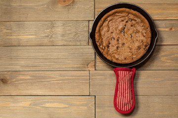 a big cookie baked in a cast iron skillet - 230666882